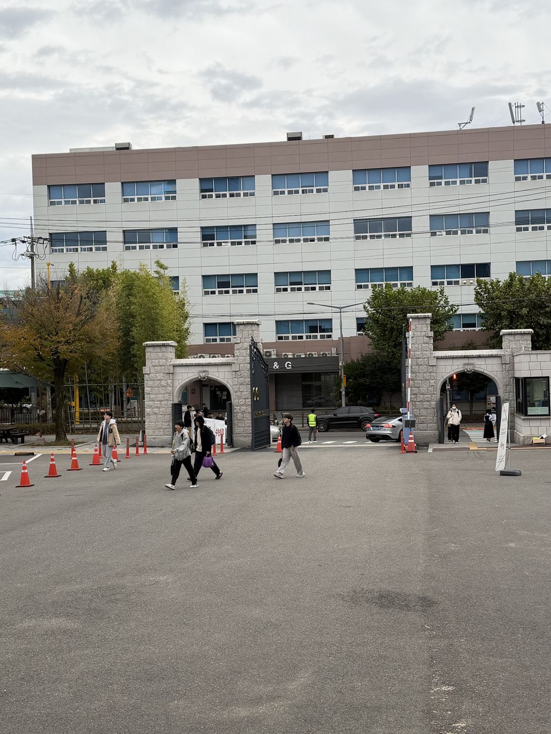 수능하루 10월 24일 서울 대치 휘문중학교 시험장 정문
